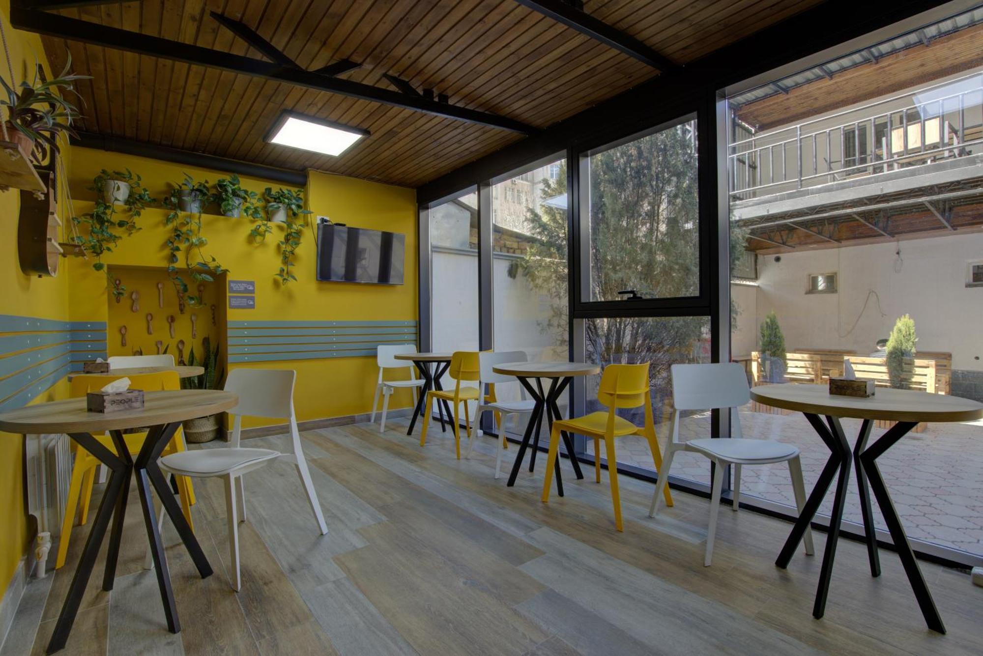 People Hostel & Coworking Bișkek Exterior foto